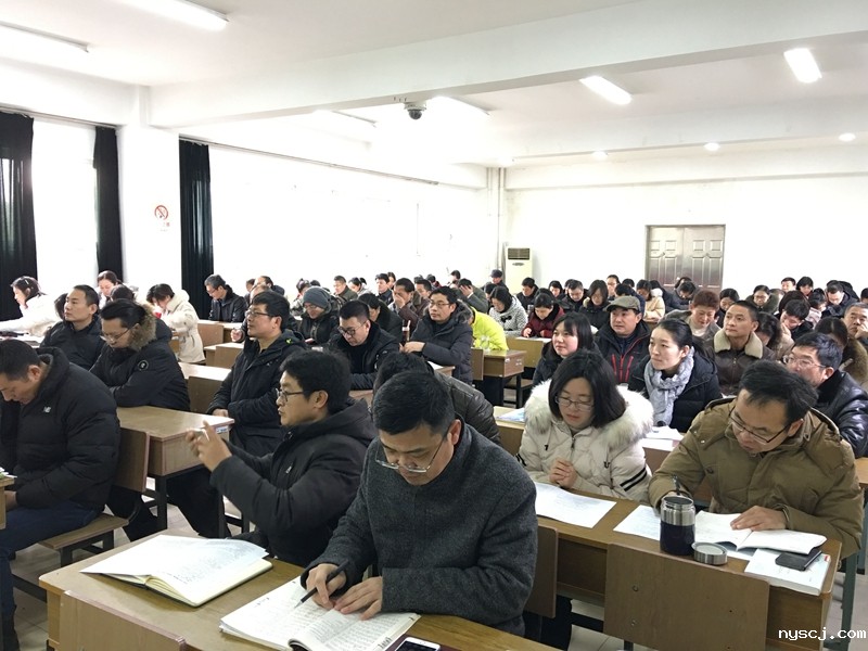 4高中部全体教师认真听会.jpg 4高中部全体教师认真听会.jpg
