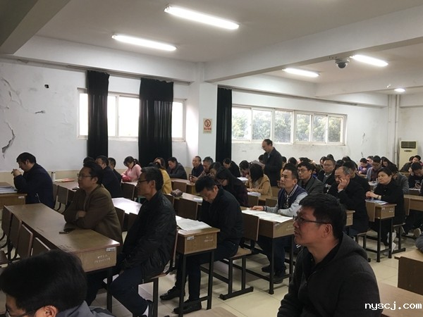 2 老师们认真听会.jpg