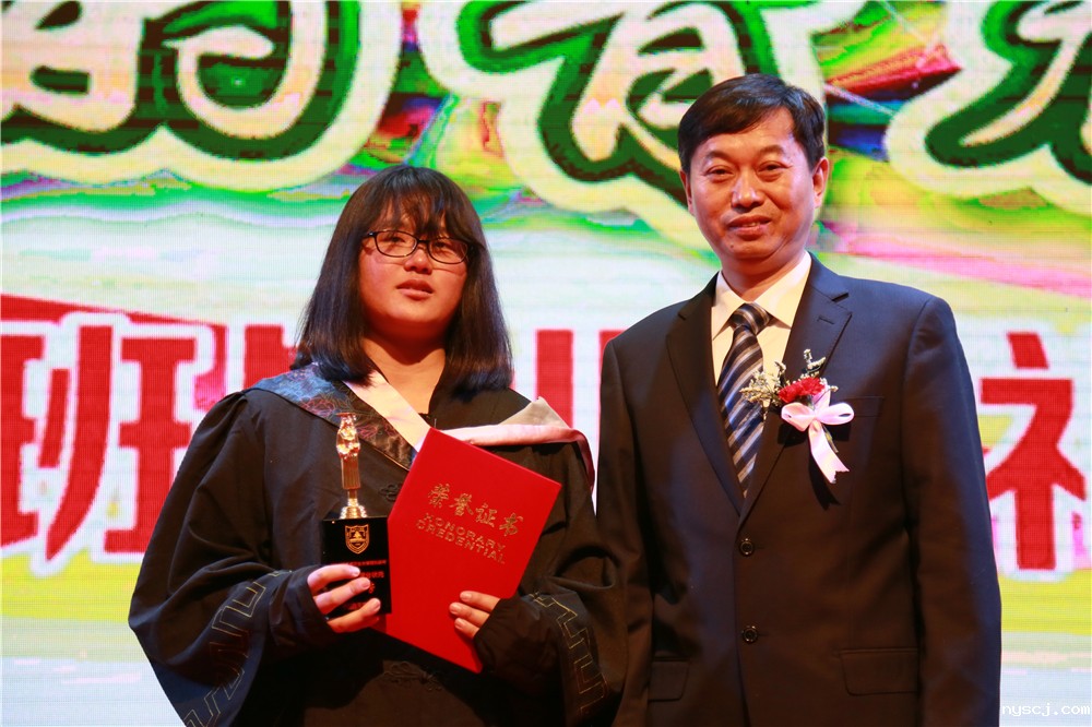 王亦芳，2017届全球满分商科状元 ， 就读于墨尔本大学.JPG