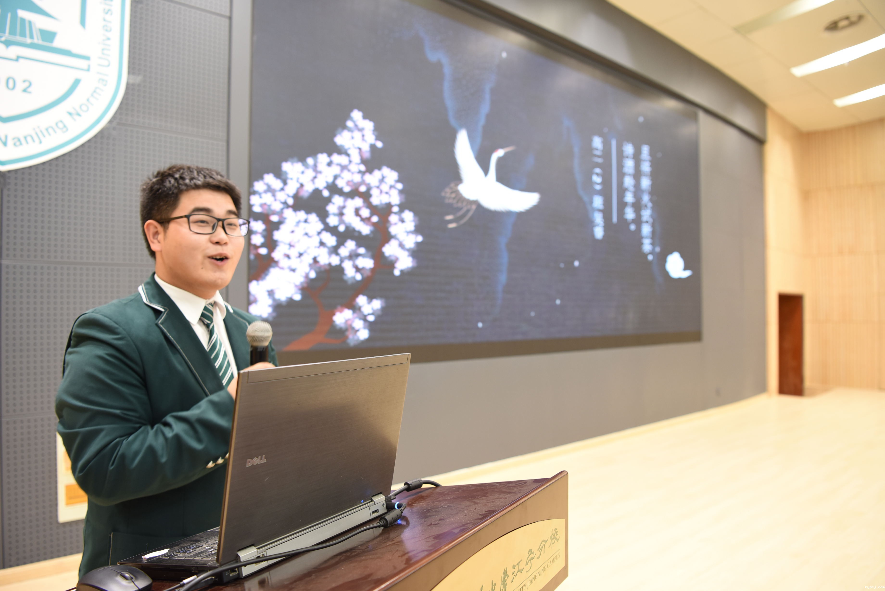 6高二2班吴睿 且将新火试新茶 诗酒趁年华.jpg