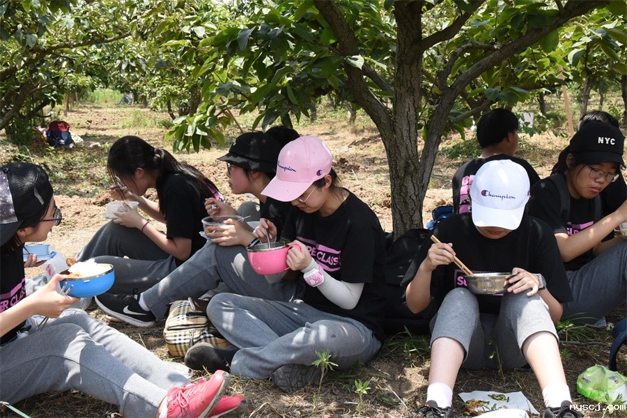 10.力尽不知热 粒粒辛苦尝.JPG