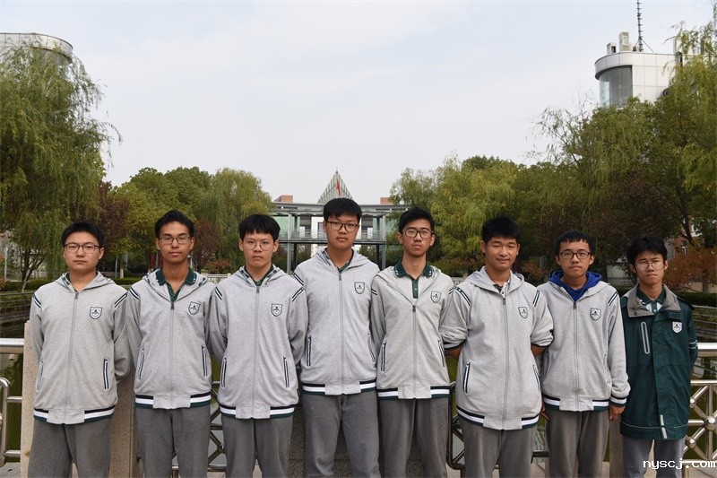 3.高二年级化学竞赛获奖学生合影.JPG