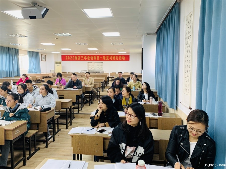 1572513109383603.jpg 老师们认真聆听.JPG