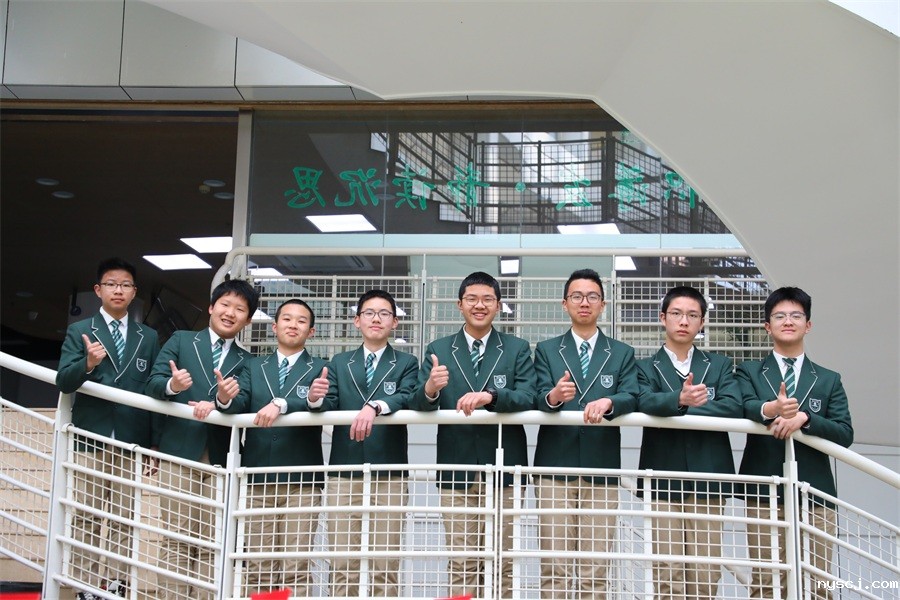 1677807215946817.jpg 图片2 合影1.JPG