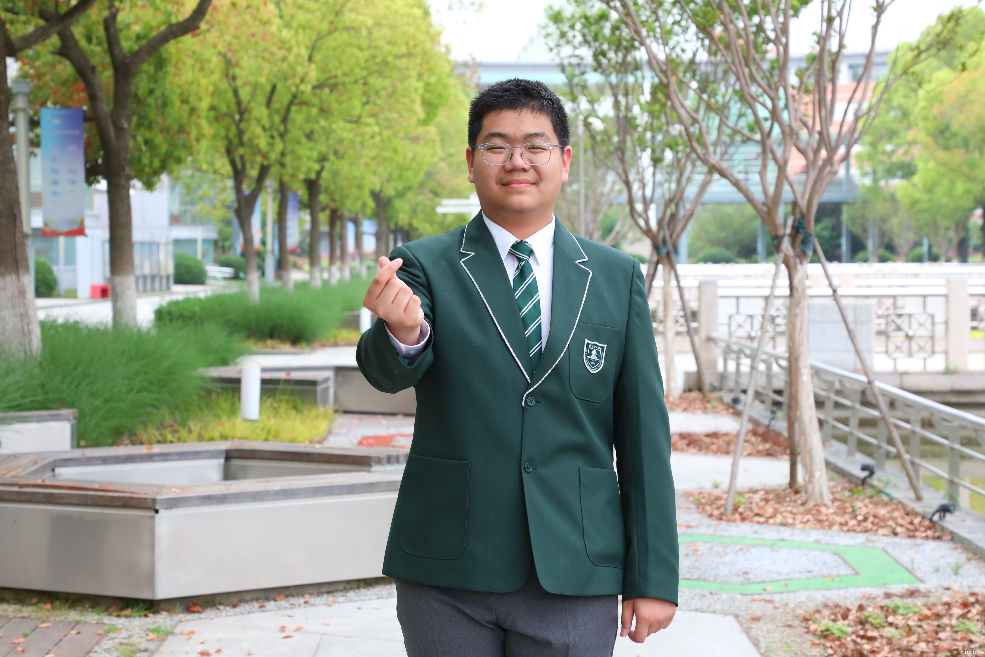 1714987437563457.jpg 1714987437563457.jpg