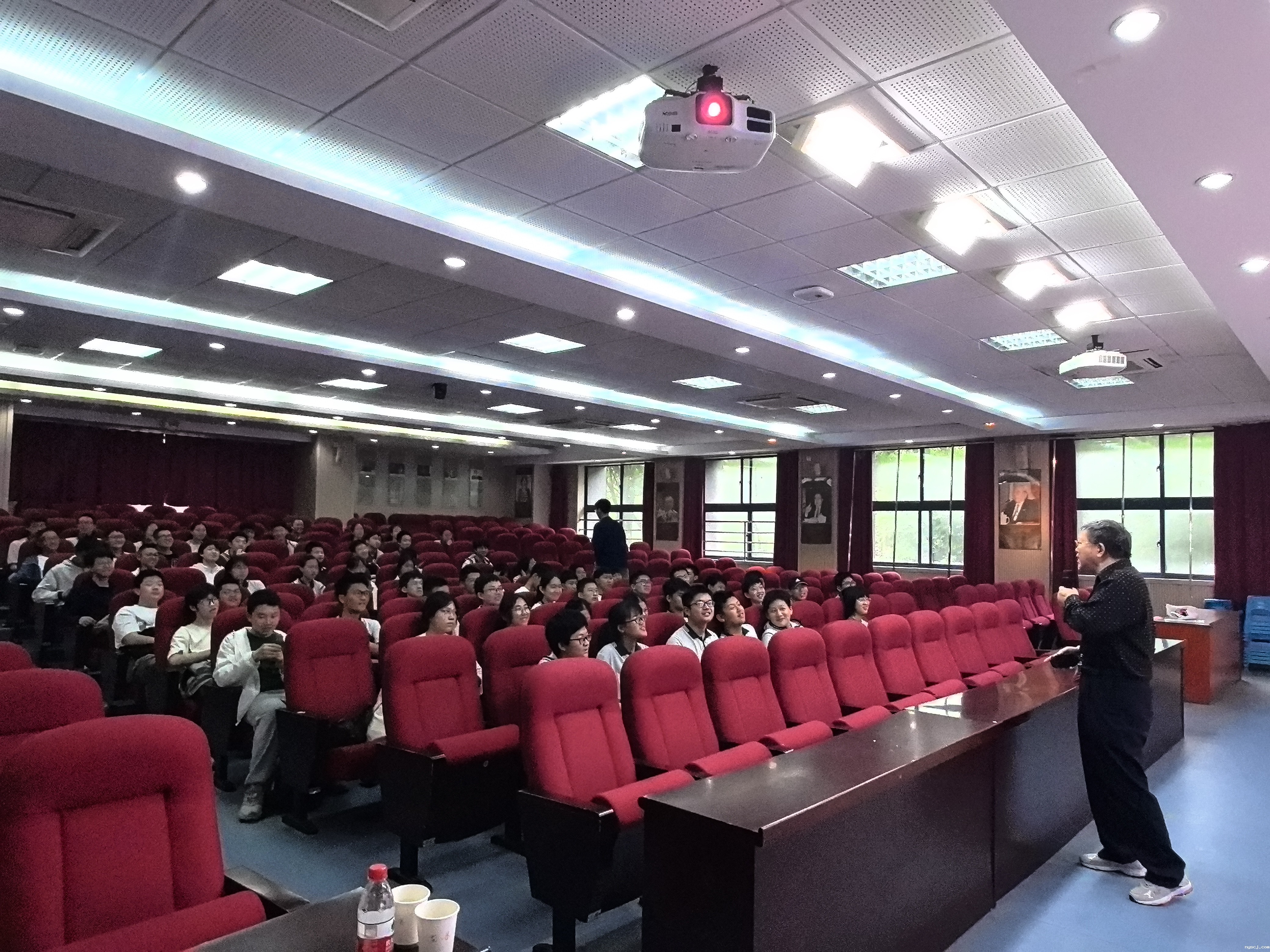 3 “梦起东南”讲座 东大经管学院胡汉辉教授.jpg