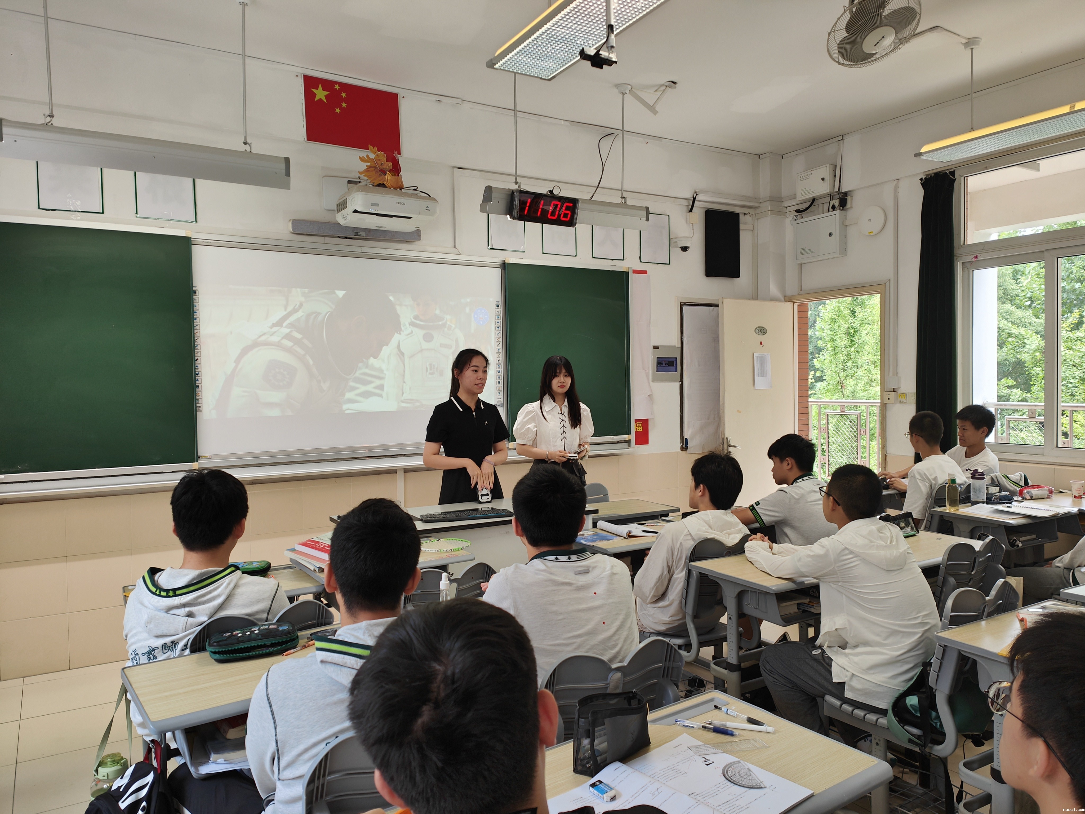 13-4  2022届优秀学姐就高中学习规划等与同学们交流.jpg