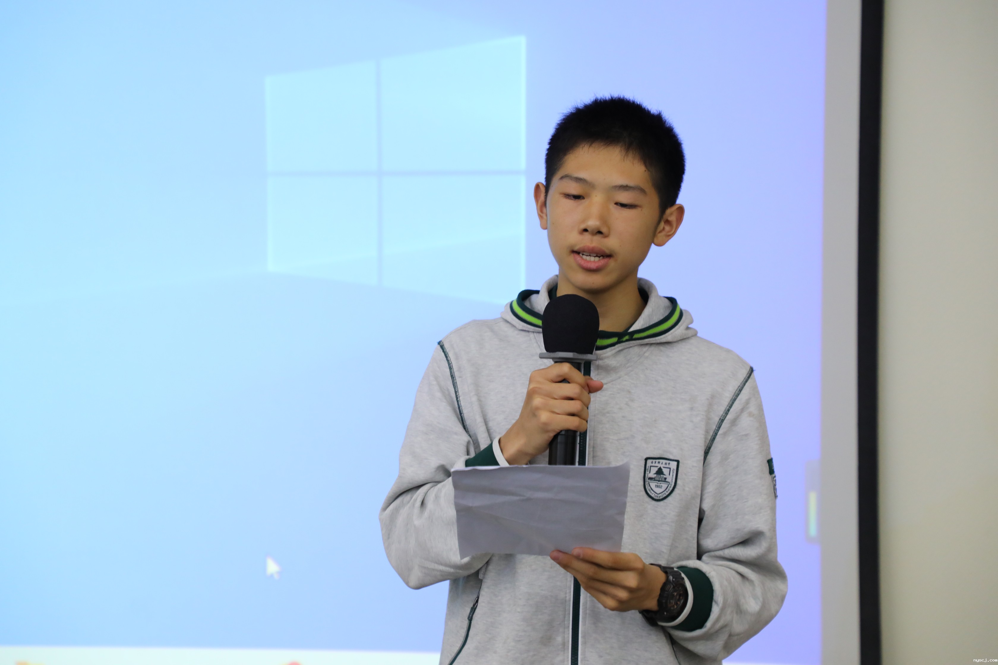 13-5 开营仪式上学生代表发言.JPG