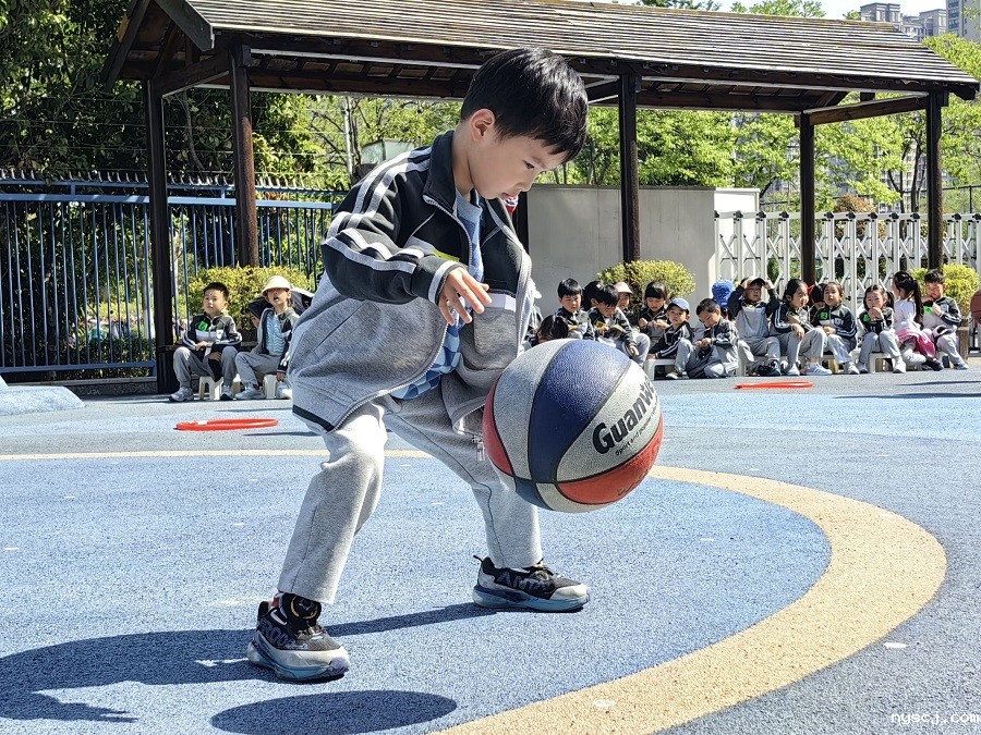 1745226650644865.jpg 中班:拍球 (1).jpg