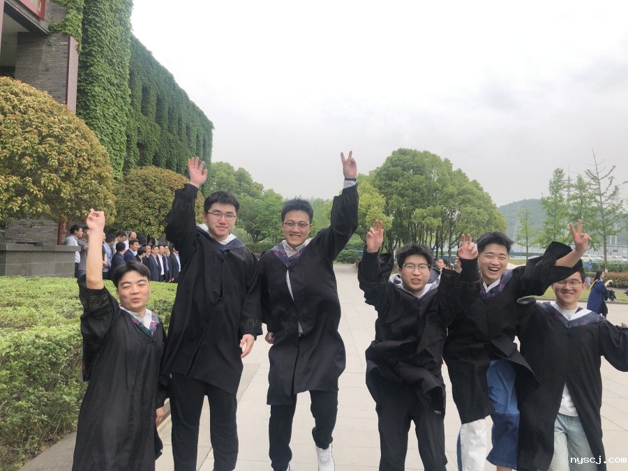 1752899389415655.jpg 8-毕业合影_副本.jpg